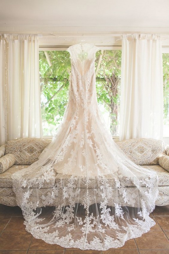 40 Must Have Hanging Wedding Dress Photos You Dont Want To Miss Hi Miss Puff 6241