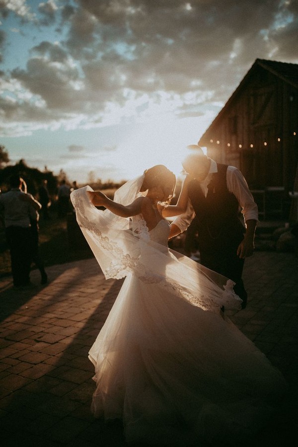 ️ 20 Stunning Romantic Sunset Wedding Photo Ideas Hi Miss Puff