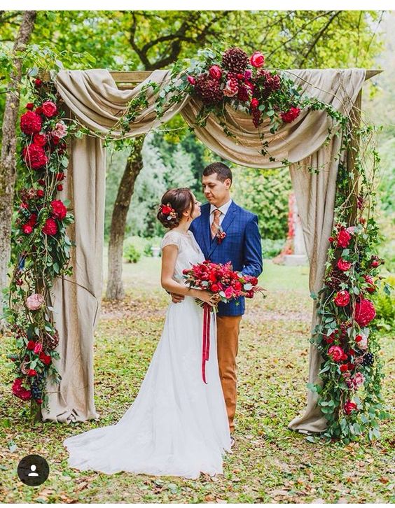 40 Outdoor Fall Wedding Arch and Altar Ideas – Hi Miss Puff