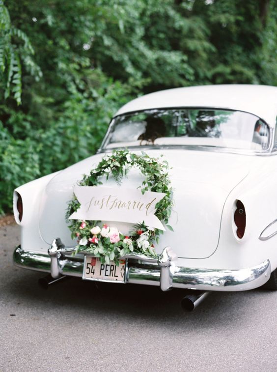 vintage wedding getaway car decor ideas - Hi Miss Puff