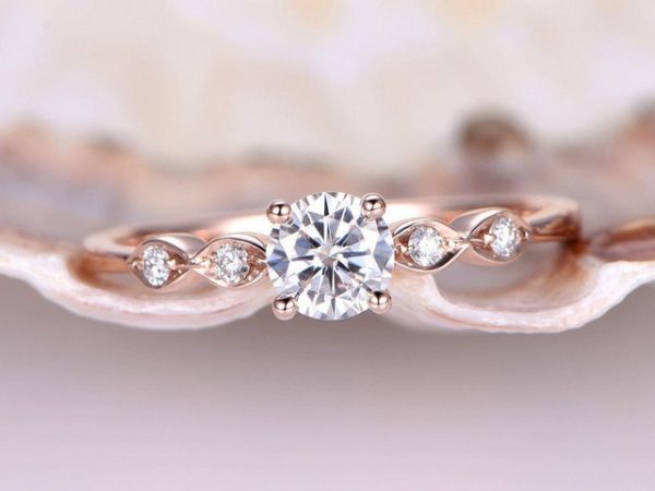 ️ 40 Beautiful Engagement Rings with Gemstones! - Hi Miss Puff