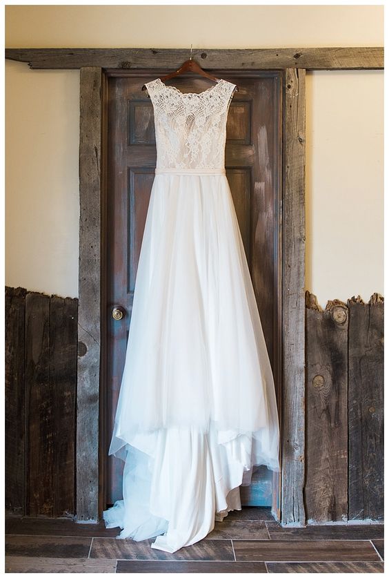 40 Must Have Hanging Wedding Dress Photos You Dont Want To Miss Page 4 Hi Miss Puff 4479