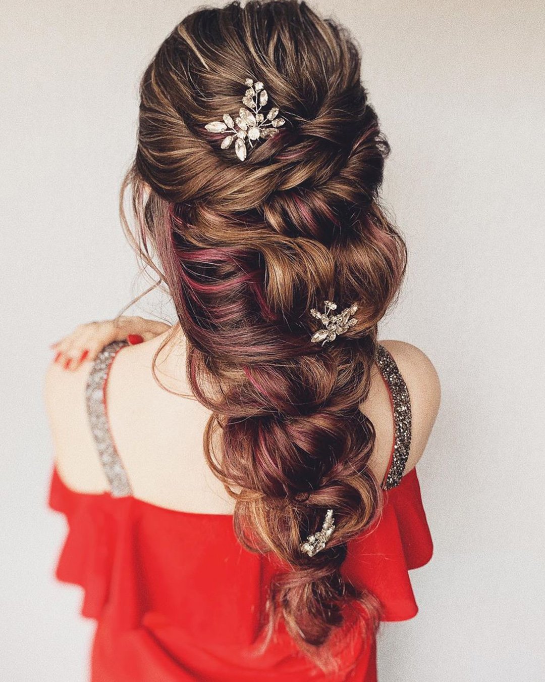 13 Beautiful Hairstyles That Are Perfect For Your Engagement | WeddingBazaar