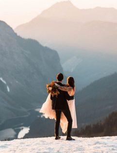 ️ 20 Mountain Wedding Photo Ideas - Hi Miss Puff