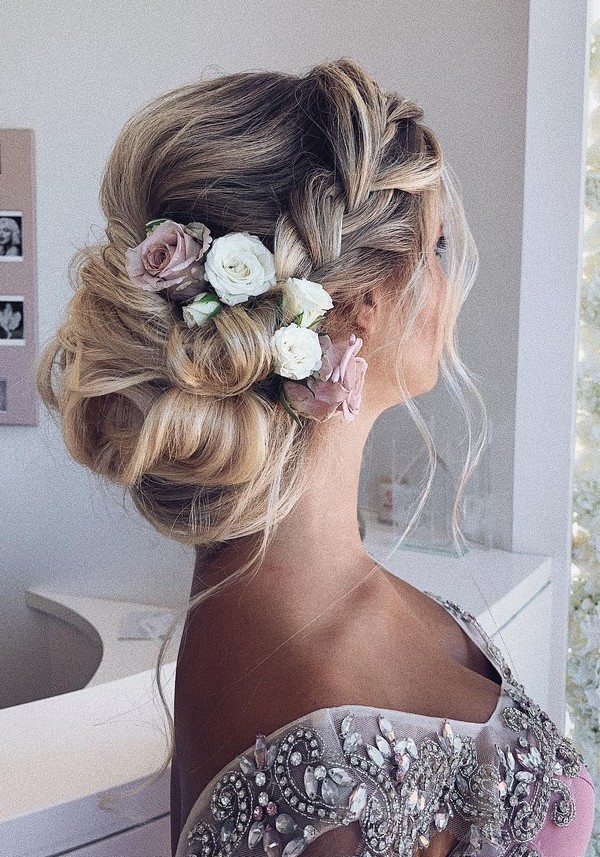 100 Prettiest Wedding Hairstyles For Ceremony & Reception messy updo bridal  hairstyle,updo hairstyles ,wedding hairstyles #weddinghair #hairstyles  #updo #hairupstyle #chignon #braids #simplebun - Fabmood | Wedding Colors,  Wedding Themes, Wedding color ...