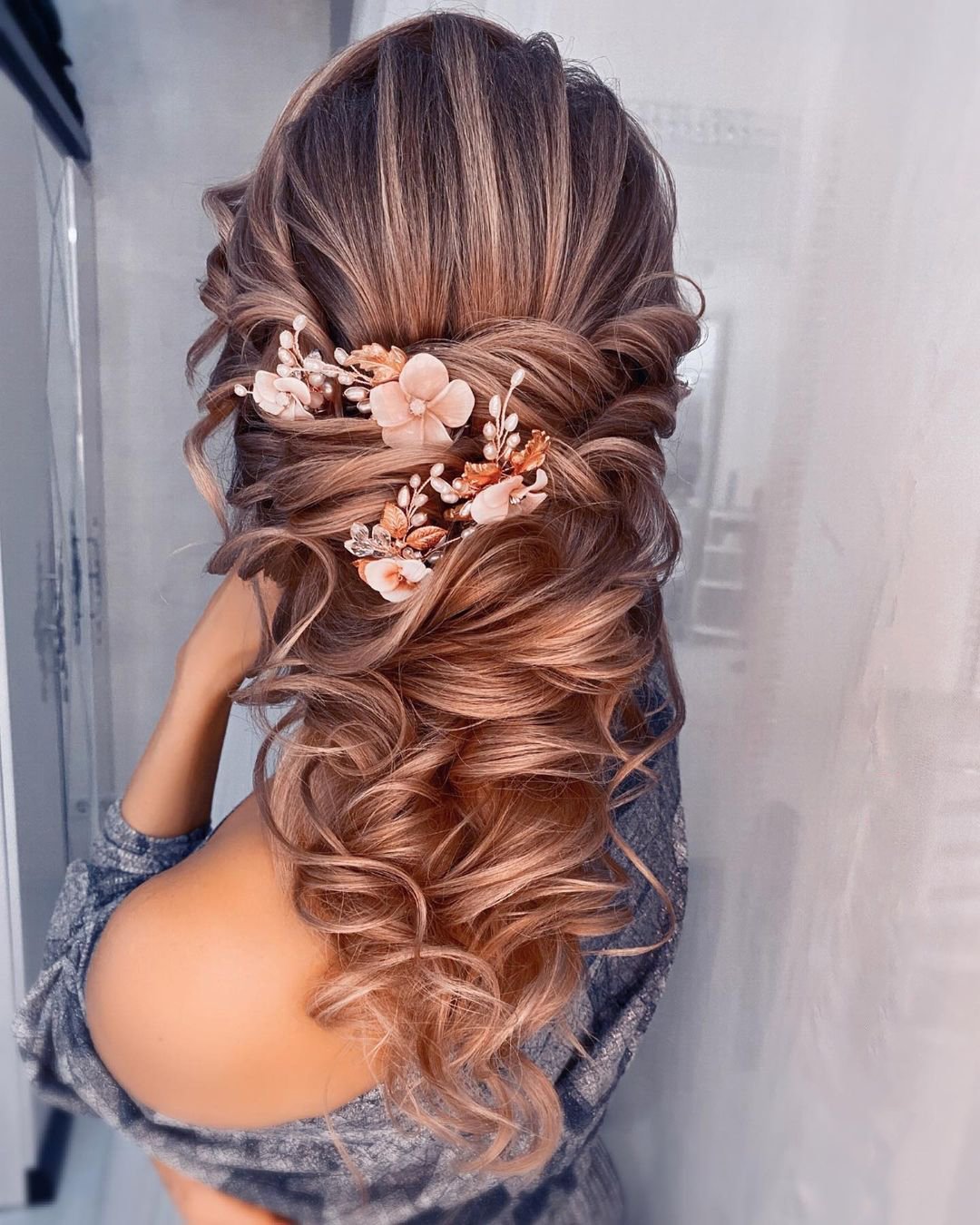20 Stunning Curly Hairstyles Ideas For Indian Wedding Function | Medium curly  hair styles, Curly hair styles, Hair styles