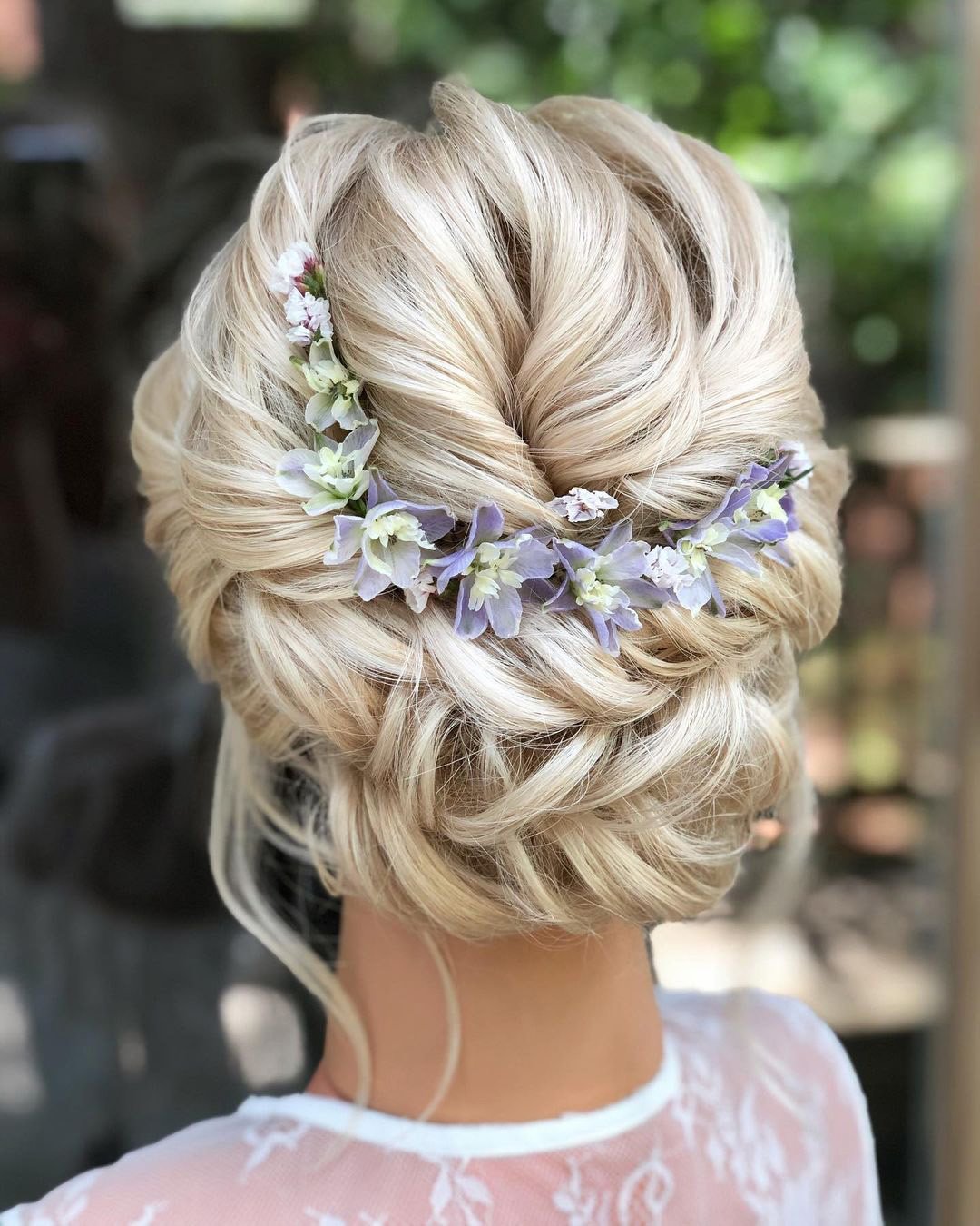 Wedding Hairstyles For Curly Hair 2024 [Guide & Tips]